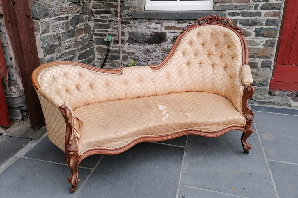 Chaise for repair