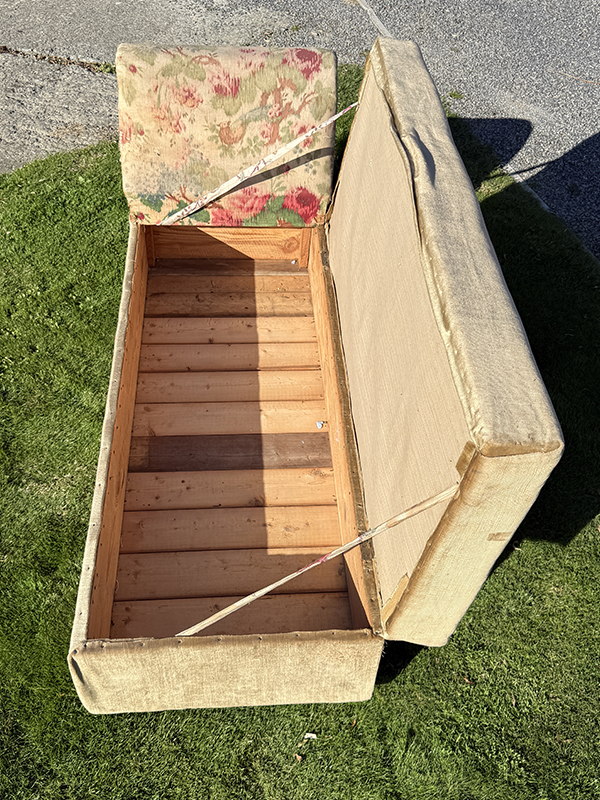 Ottoman chaise longue open box